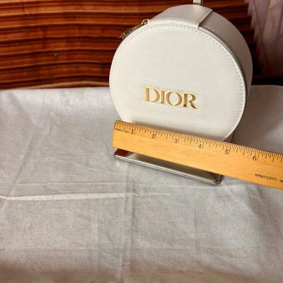 NWOT Dior Original Vanity case, a luxury item from French  Christian Dior - Picture 5 of 11